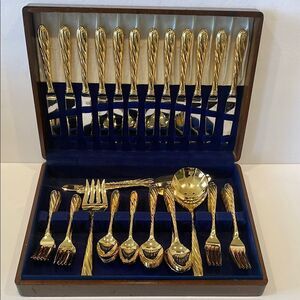 Retroneu 18/0 Japan Gold Tone Stainless Flatware Twist 66 Piece Serving for 12